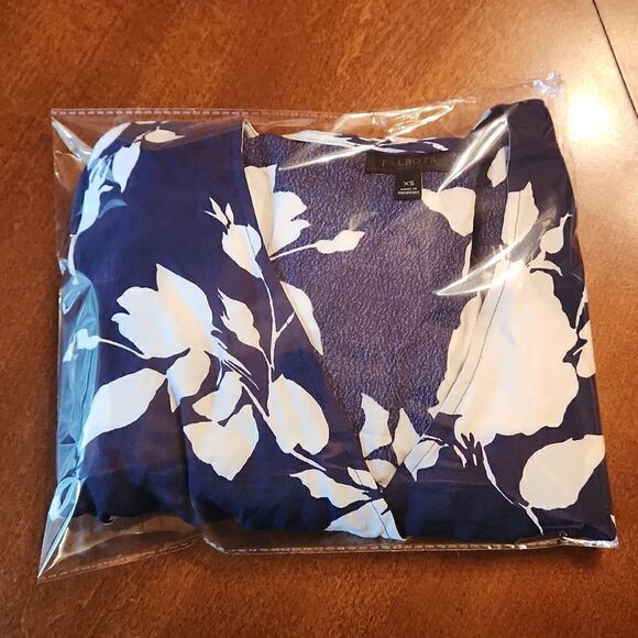 Talbots Poet Long Sleeve Wrap V-Neck Bohemian Blouse, XS, Blue & White Floral - Picture 12 of 12